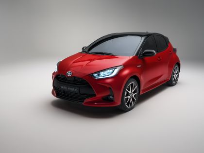 2020 Toyota Yaris hybrid 2