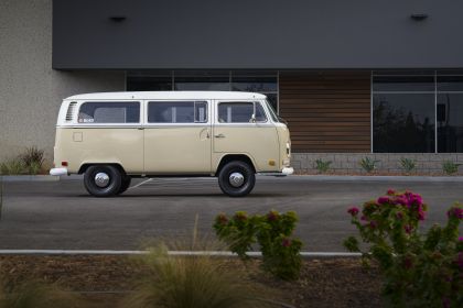 2019 Volkswagen Type 2 Bus Electrified concept 2