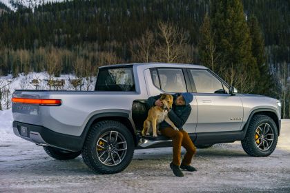 2019 Rivian R1T 13