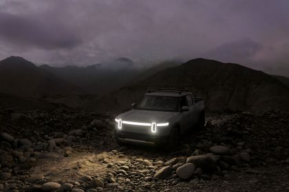 2019 Rivian R1T 16