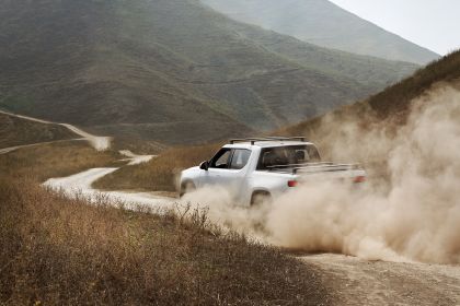 2019 Rivian R1T 23