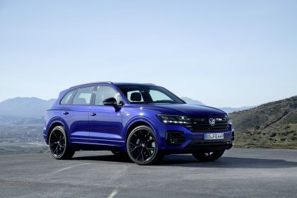 2020 Volkswagen Touareg R 2