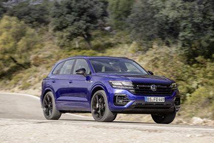 2020 Volkswagen Touareg R 23