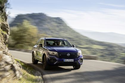 2020 Volkswagen Touareg R 25