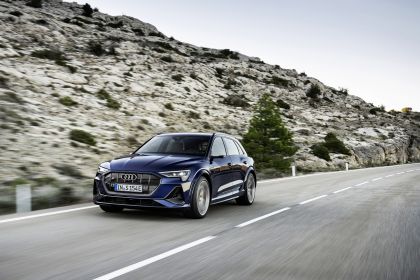 2021 Audi e-tron S 13