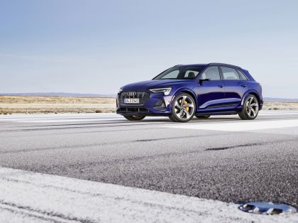 2021 Audi e-tron S 26