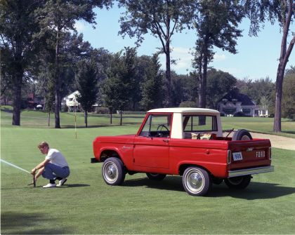 1966 Ford Bronco pickup 2