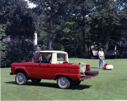 1966 Ford Bronco pickup 3