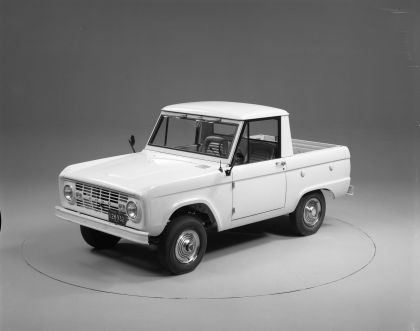 1966 Ford Bronco pickup 9