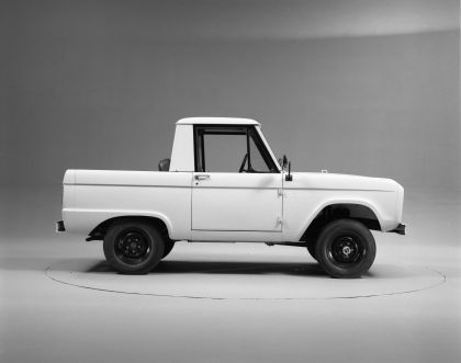 1966 Ford Bronco pickup 14