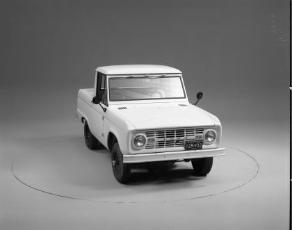 1966 Ford Bronco pickup 17