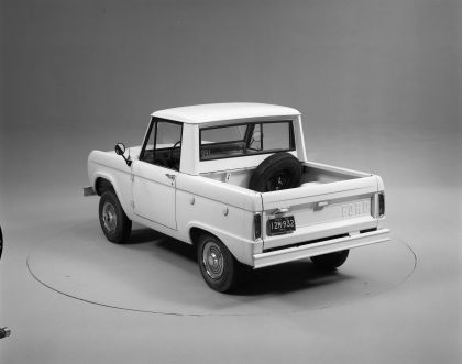 1966 Ford Bronco pickup 25