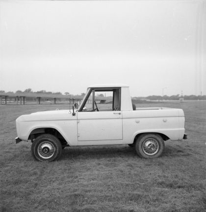 1966 Ford Bronco pickup 40