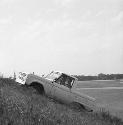 1966 Ford Bronco pickup 54