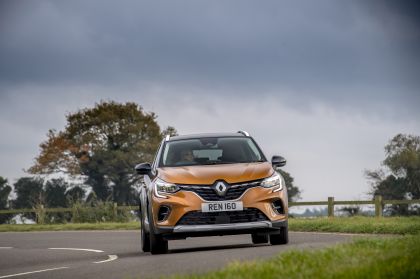 2021 Renault Captur E-Tech Plug-in Hybrid - UK version 3