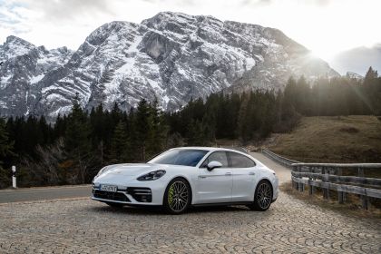 2021 Porsche Panamera Turbo S E-Hybrid 7