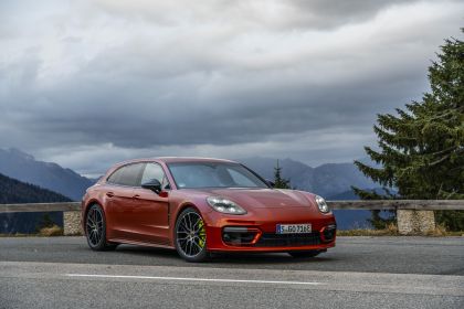 2021 Porsche Panamera 4 E-Hybrid Sport Turismo 3