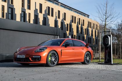 2021 Porsche Panamera 4 E-Hybrid Sport Turismo 28