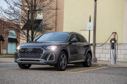 2021 Audi Q5 55 TFSI e quattro - USA version 2