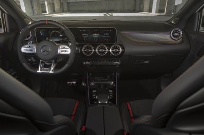 2021 Mercedes-AMG GLA 45 4Matic+ - USA version 41