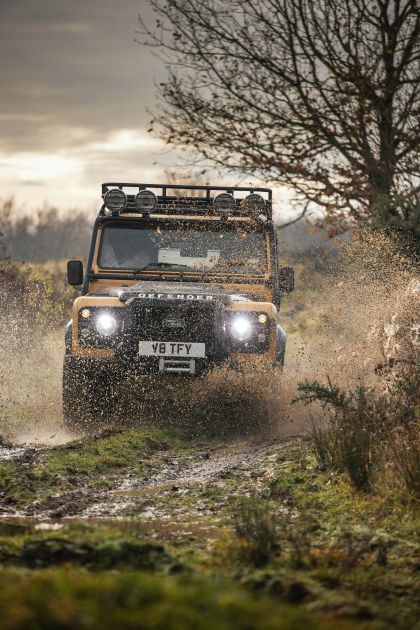 2021 Land Rover Defender Works V8 Trophy 17