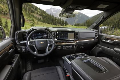 2022 Chevrolet Silverado LT 2