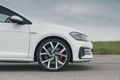 2017 Volkswagen Golf ( VII ) GTI 3-door Performance - UK version 6