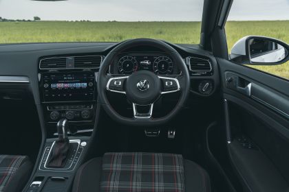 2017 Volkswagen Golf ( VII ) GTI 3-door Performance - UK version 11