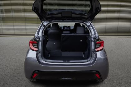 2022 Mazda 2 Hybrid 18