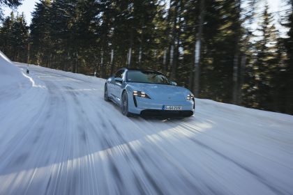 2022 Porsche Taycan 4S Sport Turismo 3