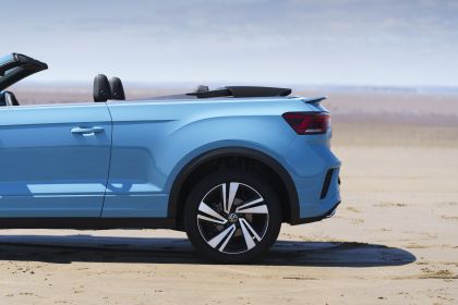 2022 Volkswagen T-Roc cabriolet - UK version 29