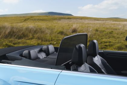 2022 Volkswagen T-Roc cabriolet - UK version 33