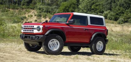 2023 Ford Bronco 2-door Heritage Edition 2