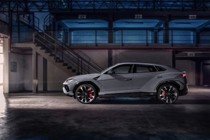 2023 Lamborghini Urus S 5