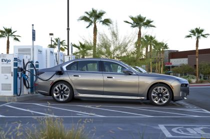 2023 BMW i7 ( G70 ) xDrive60 - USA version 95