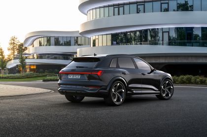 2024 Audi SQ8 e-tron quattro 12