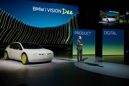 2023 BMW i Vision Dee concept 53