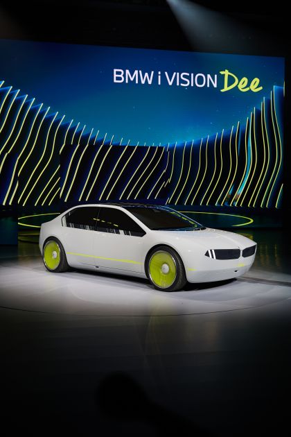 2023 BMW i Vision Dee concept 55