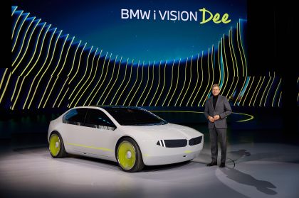 2023 BMW i Vision Dee concept 57
