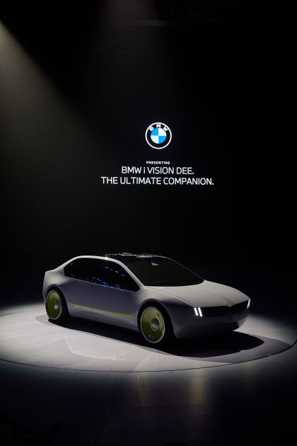 2023 BMW i Vision Dee concept 76