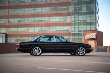 1998 Jaguar XJR - USA version 68