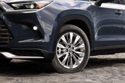 2024 Toyota Grand Highlander Platinum 68