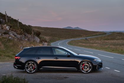 2023 Audi RS4 Avant competition - UK version 4