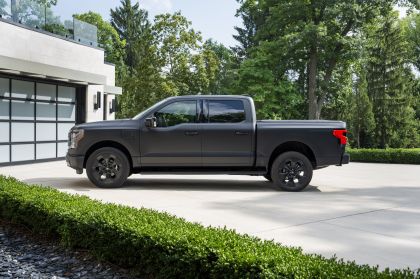 2024 Ford F-150 Lightning Platinum Black 5