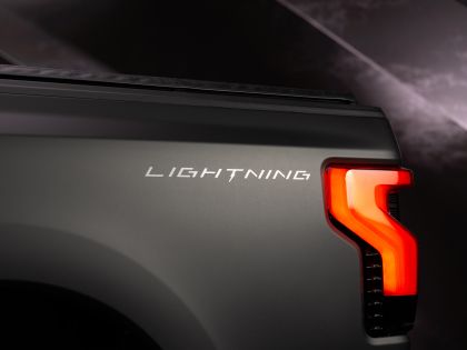 2024 Ford F-150 Lightning Platinum Black 8