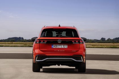 2024 Volkswagen Tiguan Hybrid 16