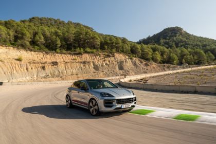 2024 Porsche Cayenne Turbo E-Hybrid coupé 36