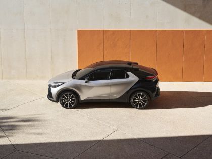 2024 Toyota C-HR GR Sport Hybrid 200 AWD-i 3