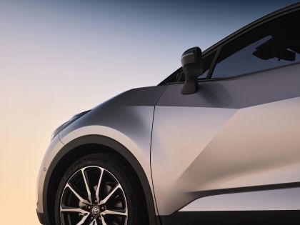 2024 Toyota C-HR GR Sport Hybrid 200 AWD-i 13