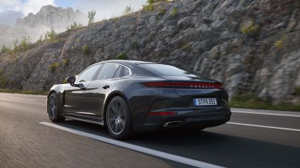 2024 Porsche Panamera 4 4